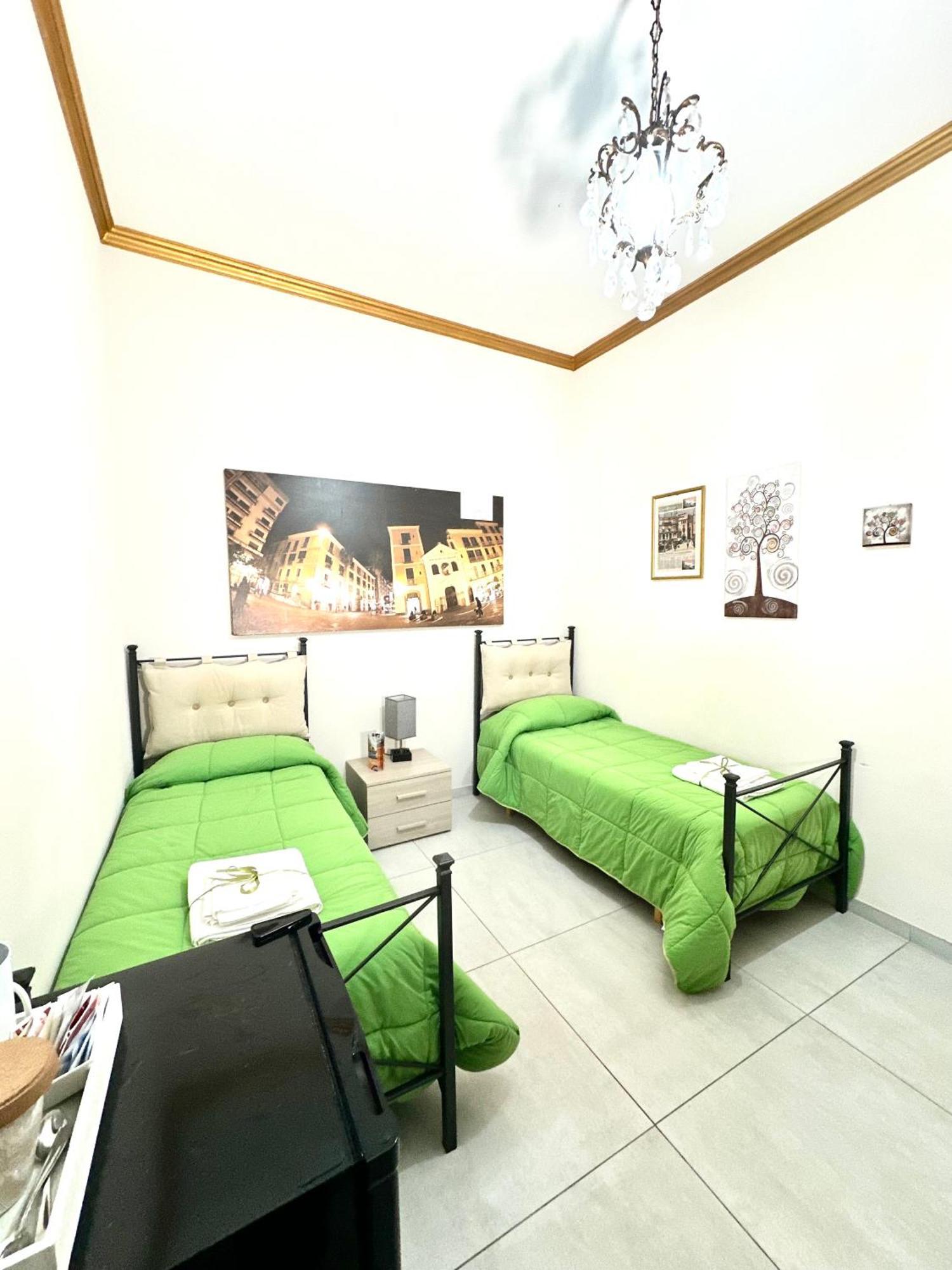 サレルノ Tuttoincentro Bed & Breakfast エクステリア 写真
