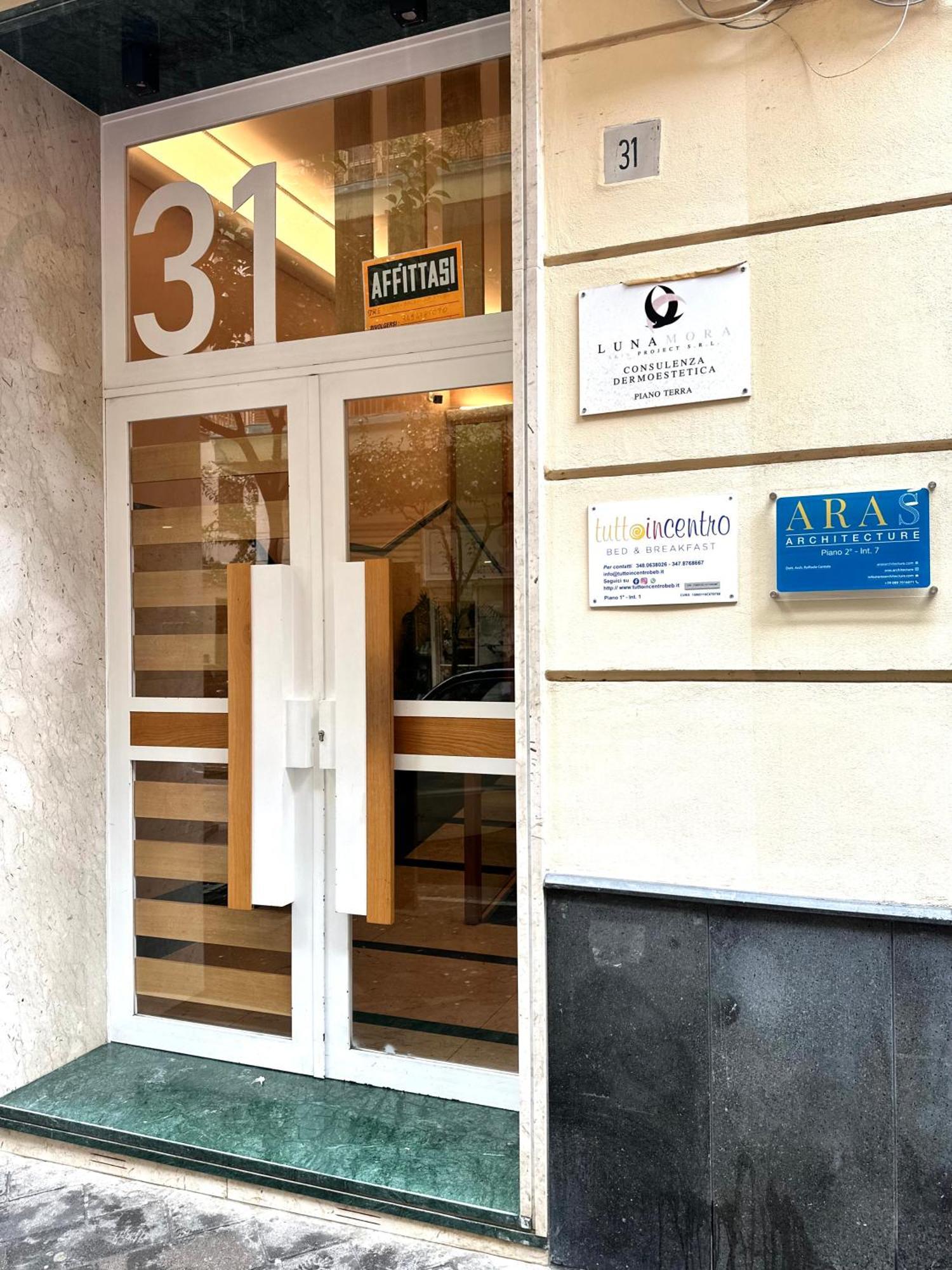 サレルノ Tuttoincentro Bed & Breakfast エクステリア 写真