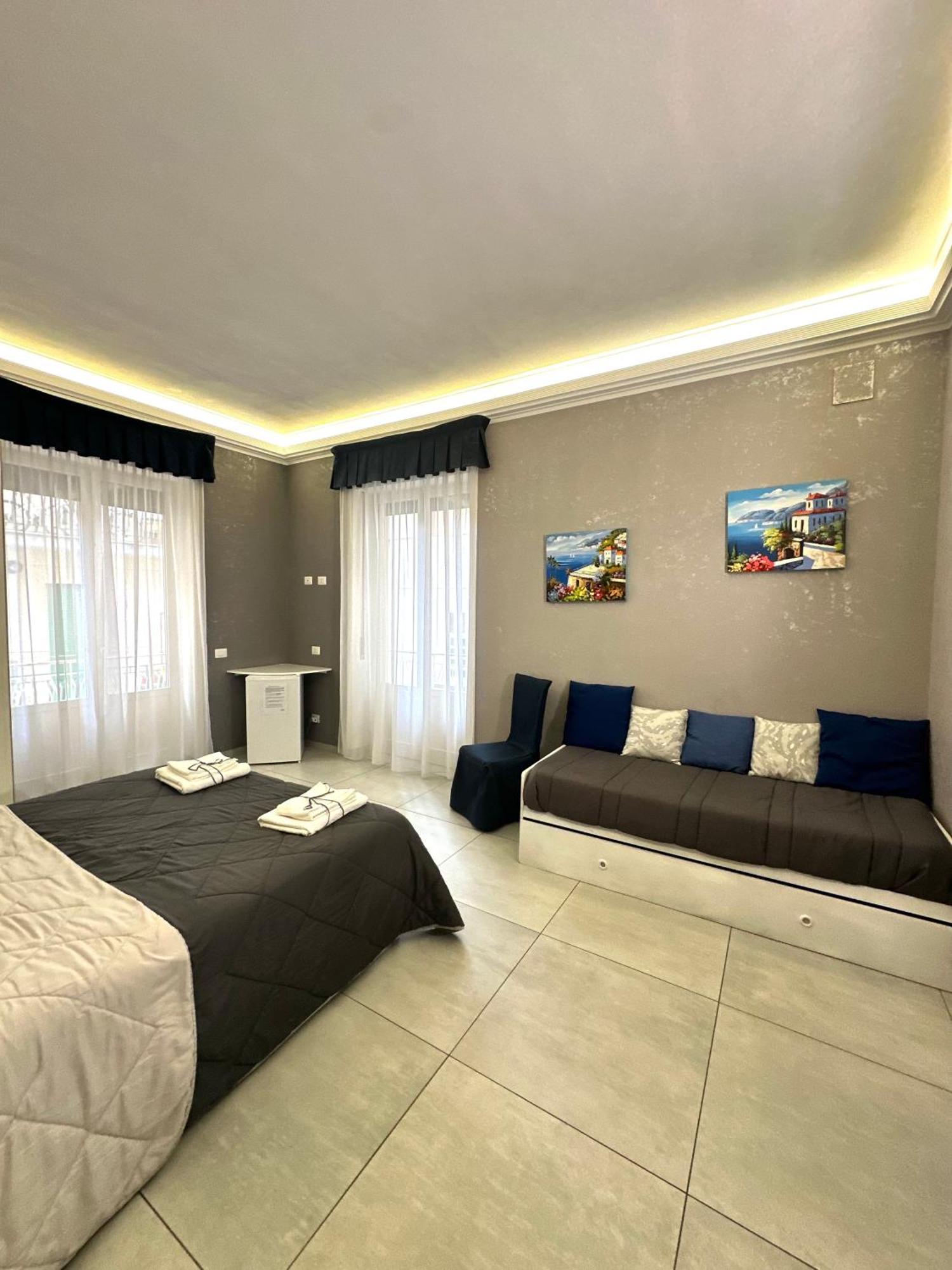 サレルノ Tuttoincentro Bed & Breakfast エクステリア 写真