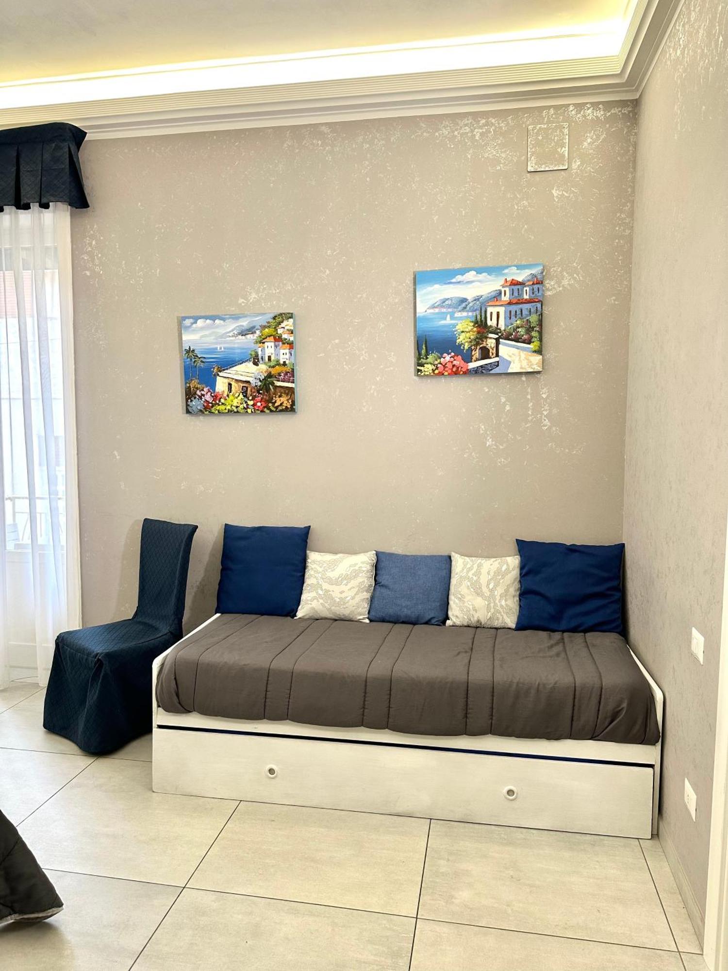 サレルノ Tuttoincentro Bed & Breakfast エクステリア 写真